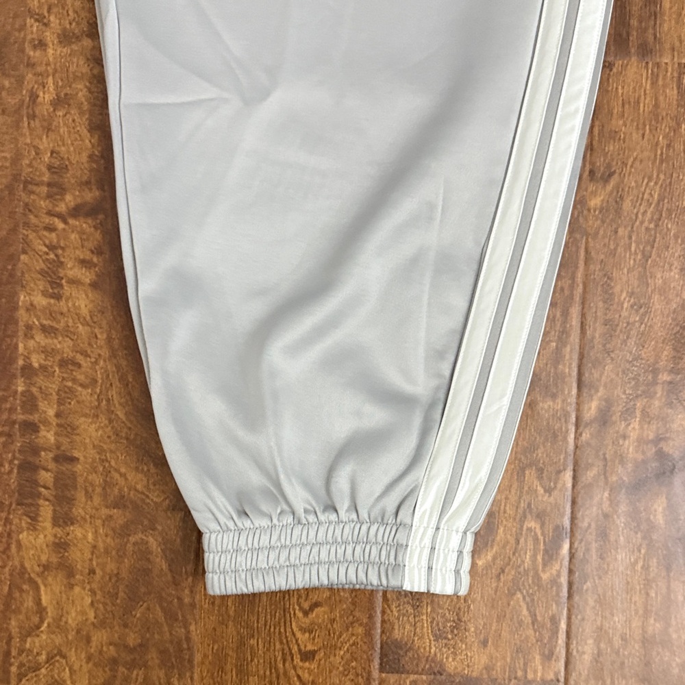Adidas Light Gray Three-Stripe Joggers with White Logo Size XXL - Picture 4 of 16